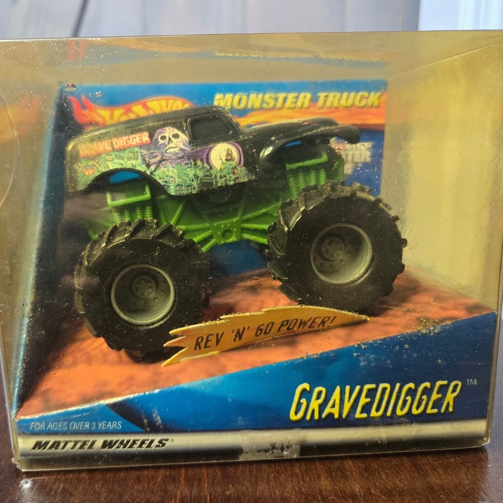 Hot Wheels Grave Digger Monster Truck Kids New Vintage 2000 Rev N Go